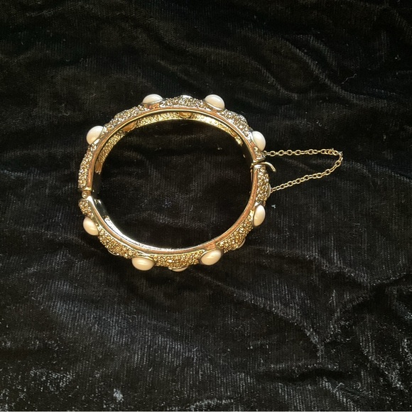 Jewelry - JCrew Gold Toned Bangle Bracelet